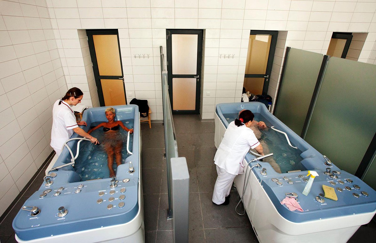 Радоновые ванны для женщин санаторий яктыкуль рф. Цхалтубо Грузия радоновые ванны. Минеральные ванны Цхалтубо. Процедуры в санатории. Лечебно оздоровительный санаторий.