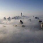 Города в облачном тумане — 17 фото